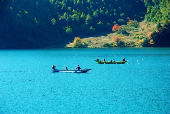 泸沽湖的湖光水色
